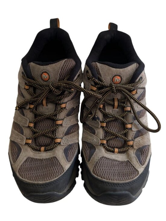 Athletic_Shoes